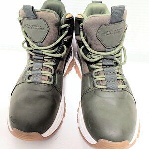Deep Green Mountain Warehouse Boots, size 8, Great condition, Waterproof, Sporty